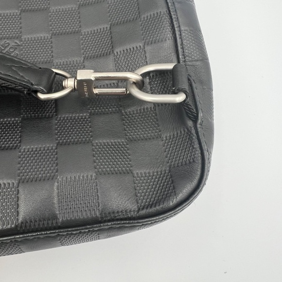 LV Avenue Slingbag preloved - Picture 10 of 13